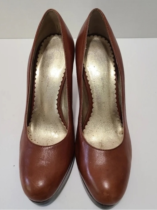 Shoes - Women's Brown Platform Round-Toe Pumps